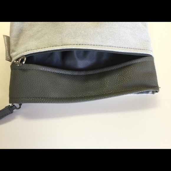 Salvatore Ferragamo Cosmetic Bag - Picture 3 of 4